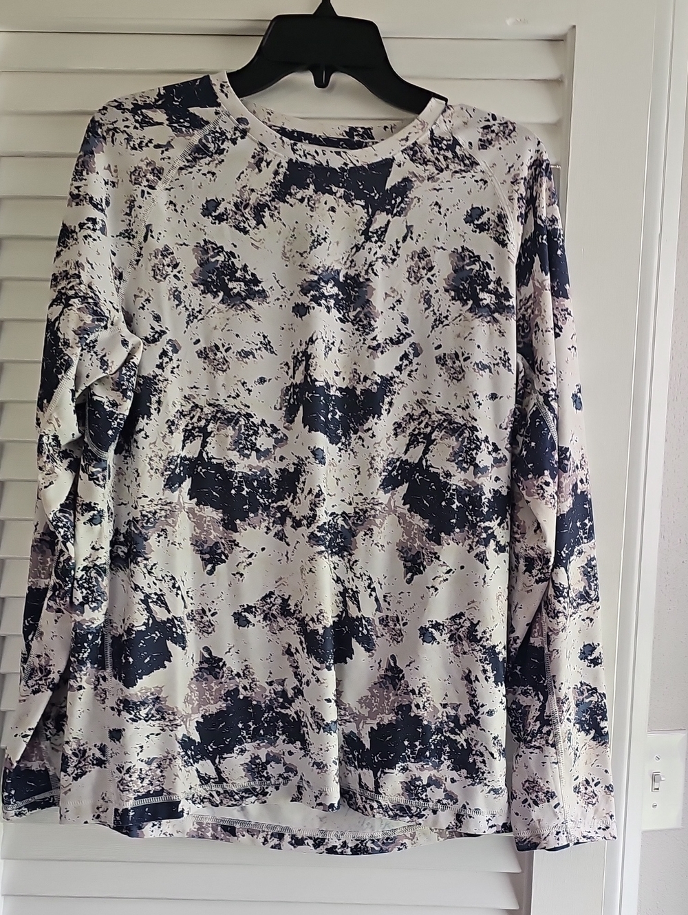 Old Navy Men’s Long-Sleeve Crewneck Tee - Black & Cream Abstract Print